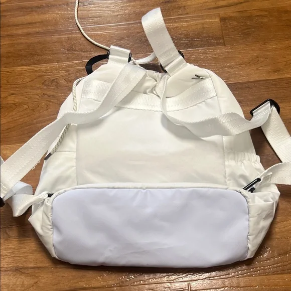 Vuori White Backpack display picture 1